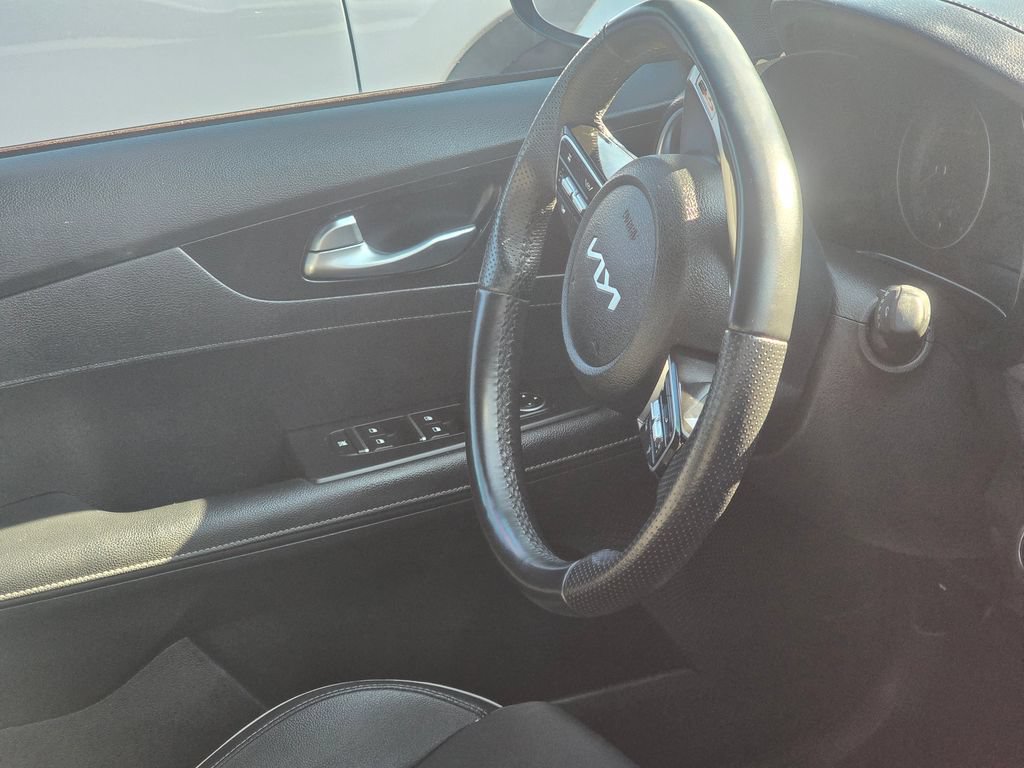 Used 2023 Kia Forte GT-Line w/ GT-Line Premium Package FWD image 15