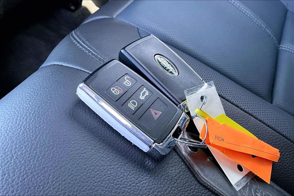 Used 2025 Land Rover Range Rover Velar Dynamic SE image 33