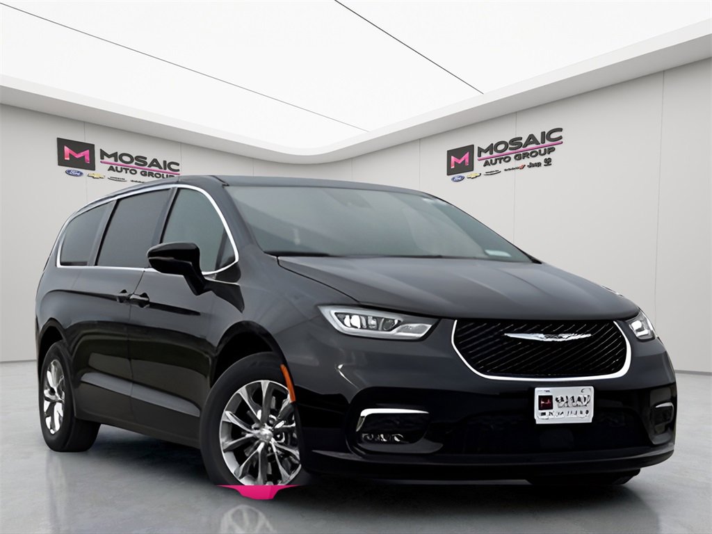 New 2026 Chrysler Pacifica Select image 2