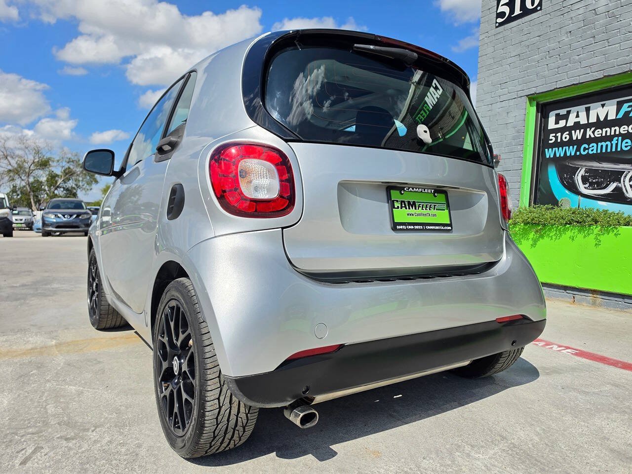 Used 2016 smart fortwo passion w/ Sport Package RWD image 9