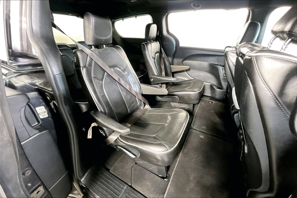 Used 2020 Chrysler Pacifica Limited w/ Advanced Safetytec Group FWD image 27