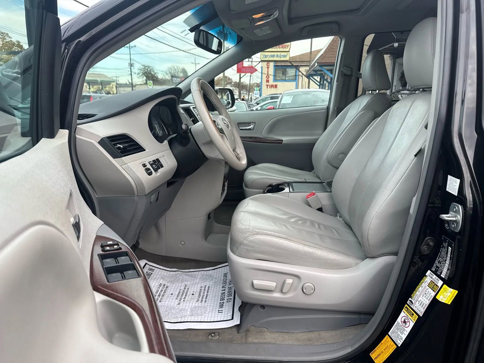 Used 2013 Toyota Sienna Limited image 17