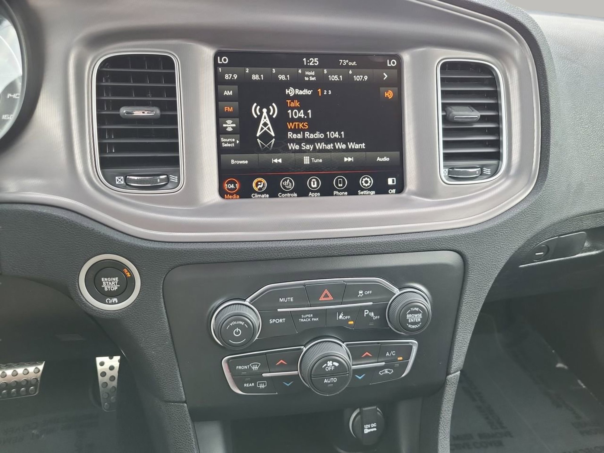 Used 2023 Dodge Charger R/T w/ Technology Group image 12