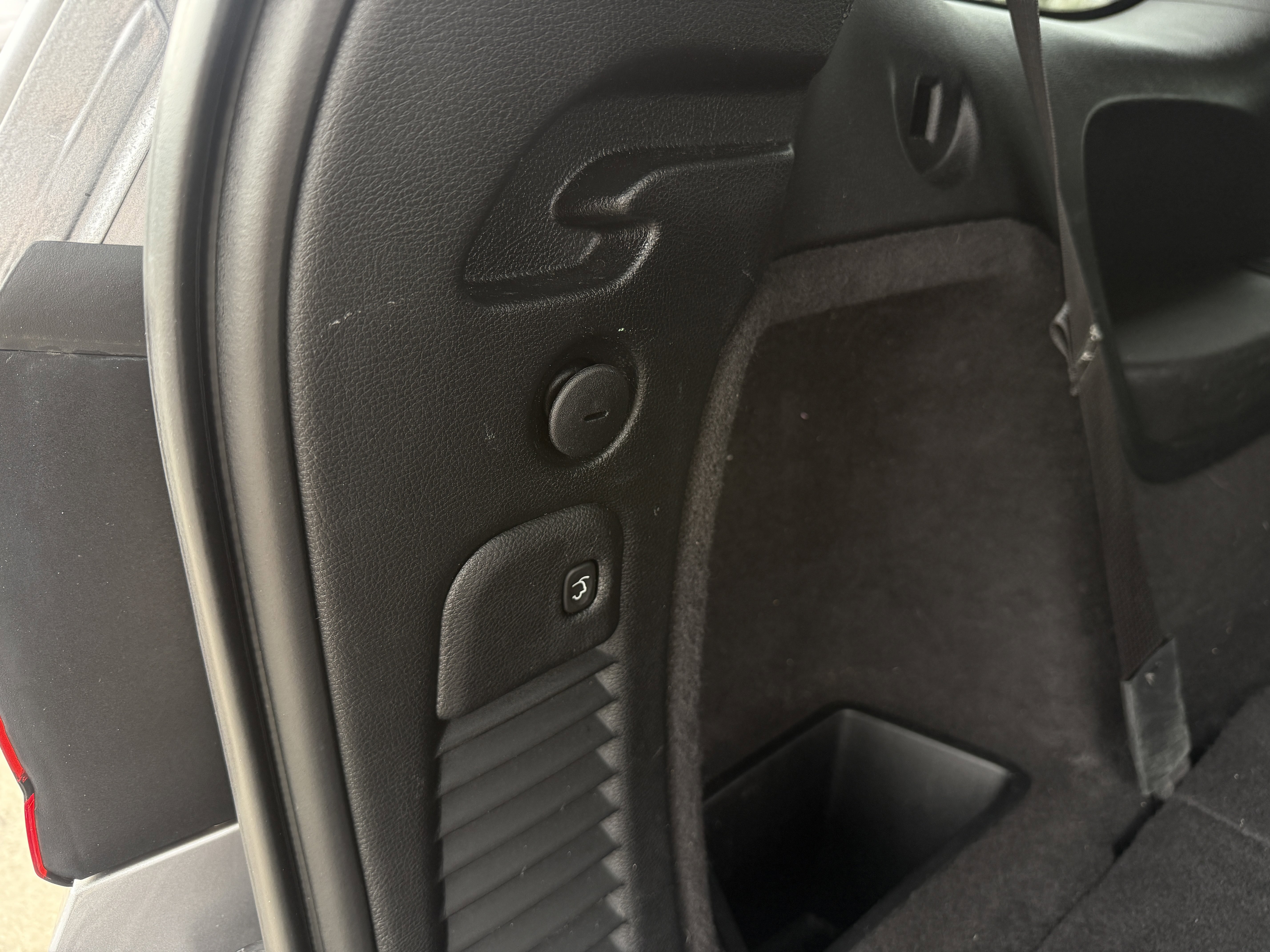 Used 2019 Dodge Durango SXT image 35