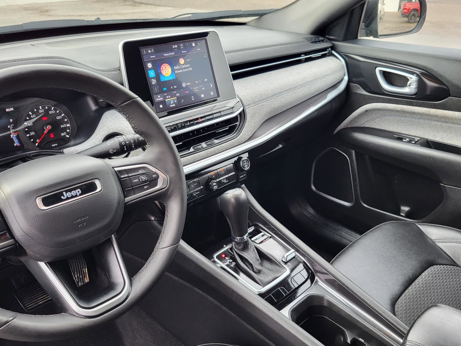 Used 2025 Jeep Compass Latitude image 25