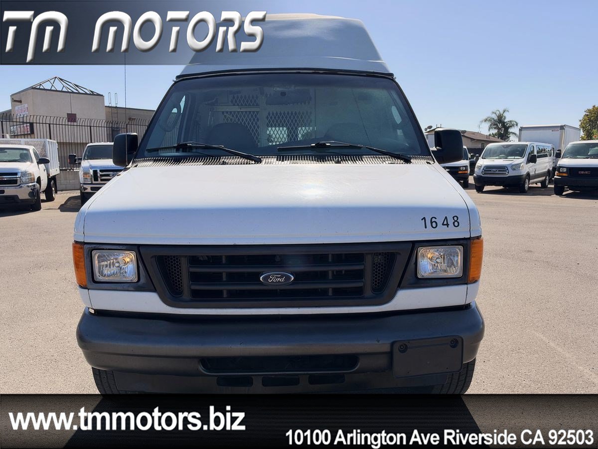 Used 2004 Ford E-350 and Econoline 350 Extended Super Duty RWD image 2