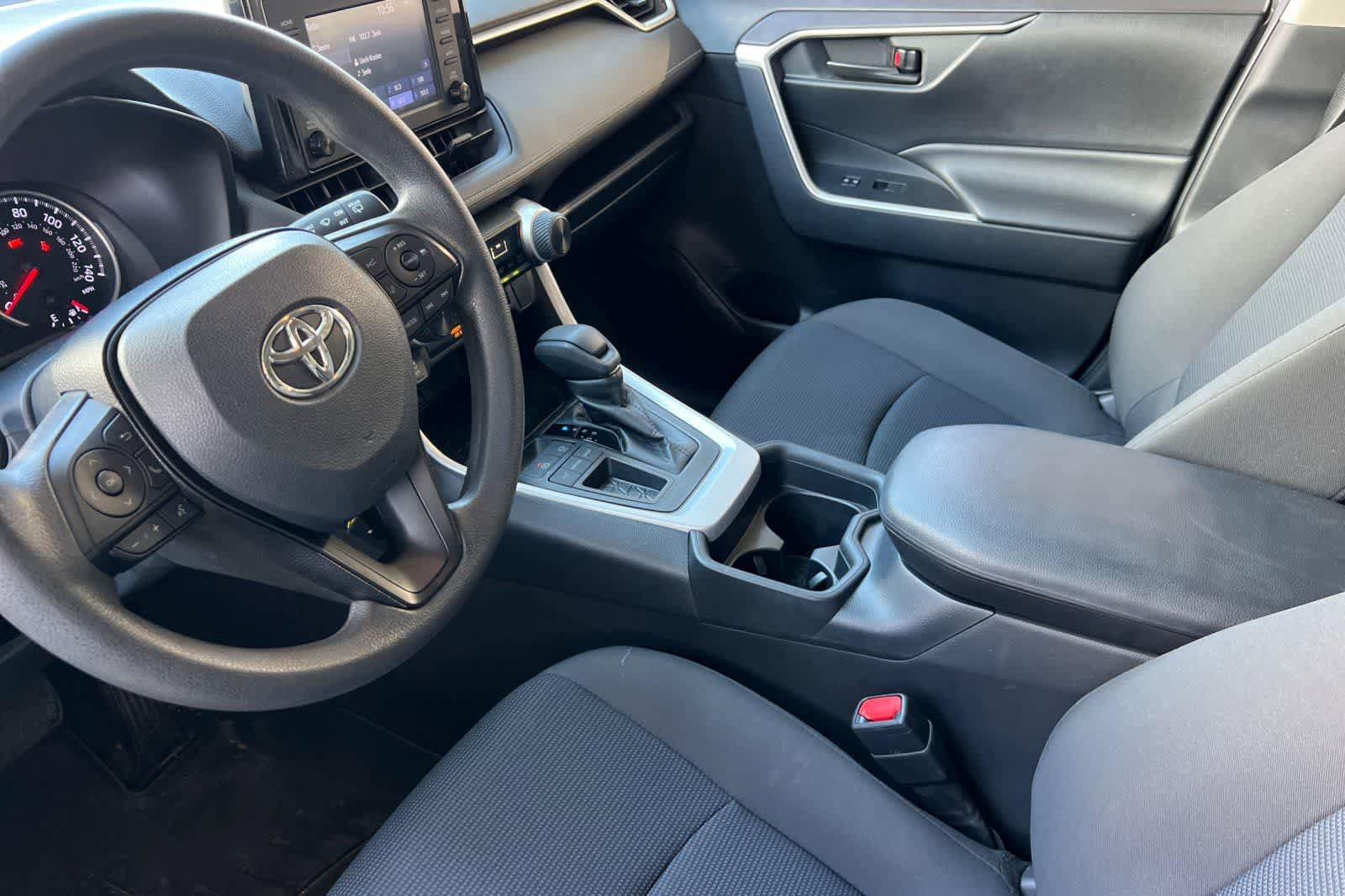 Used 2019 Toyota RAV4 LE FWD image 14