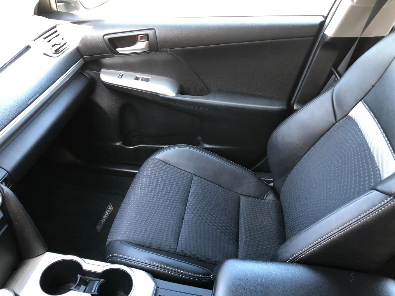 Used 2012 Toyota Camry SE FWD image 27