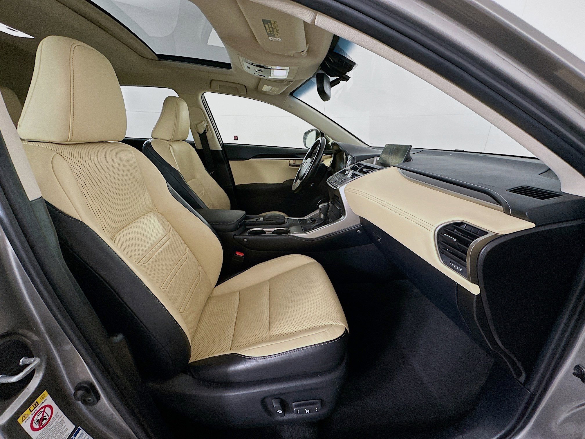 Used 2016 Lexus NX 300h AWD image 32