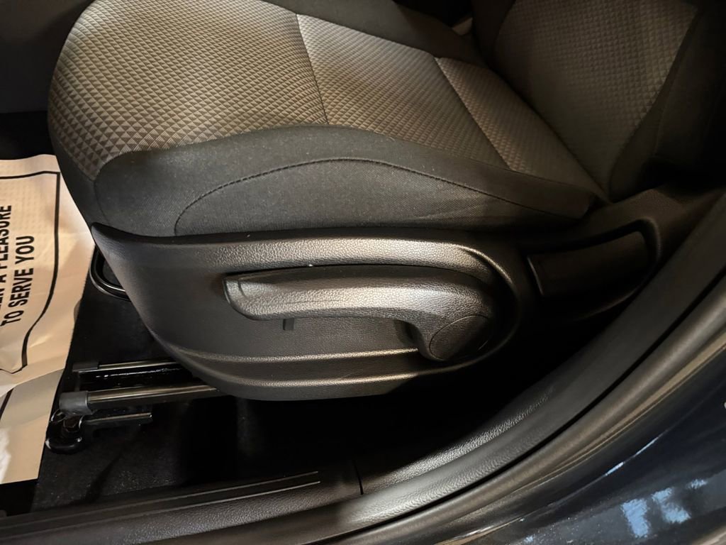 Certified 2025 Kia Soul LX w/ LX Technology Package image 13