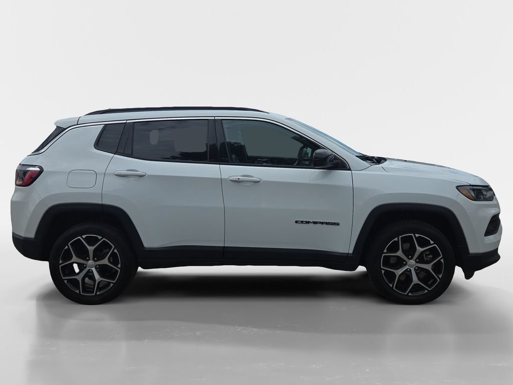 Used 2024 Jeep Compass Latitude AWD/4WD image 6