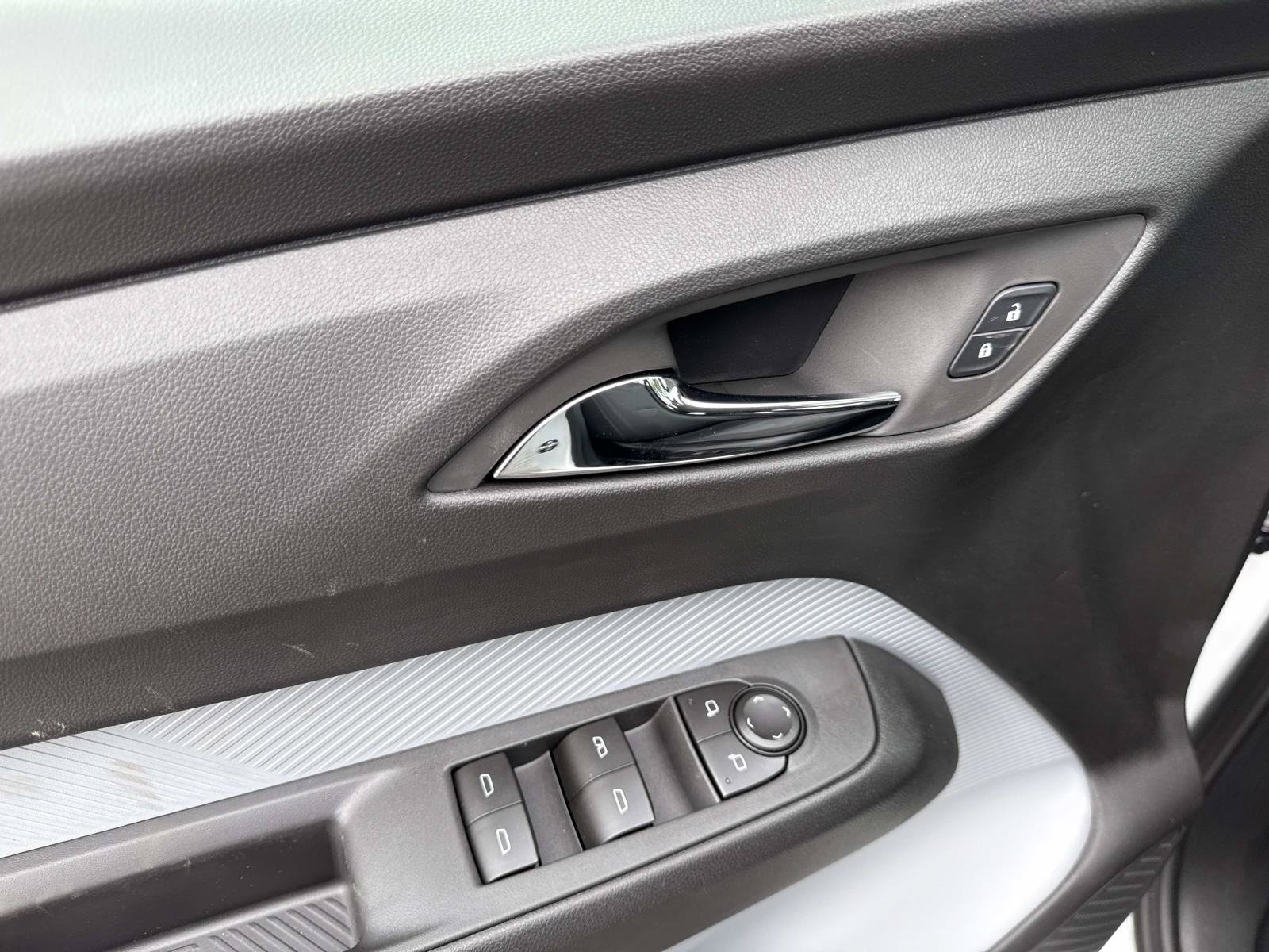 New 2027 Chevrolet Bolt LT w/ Comfort Package FWD image 18