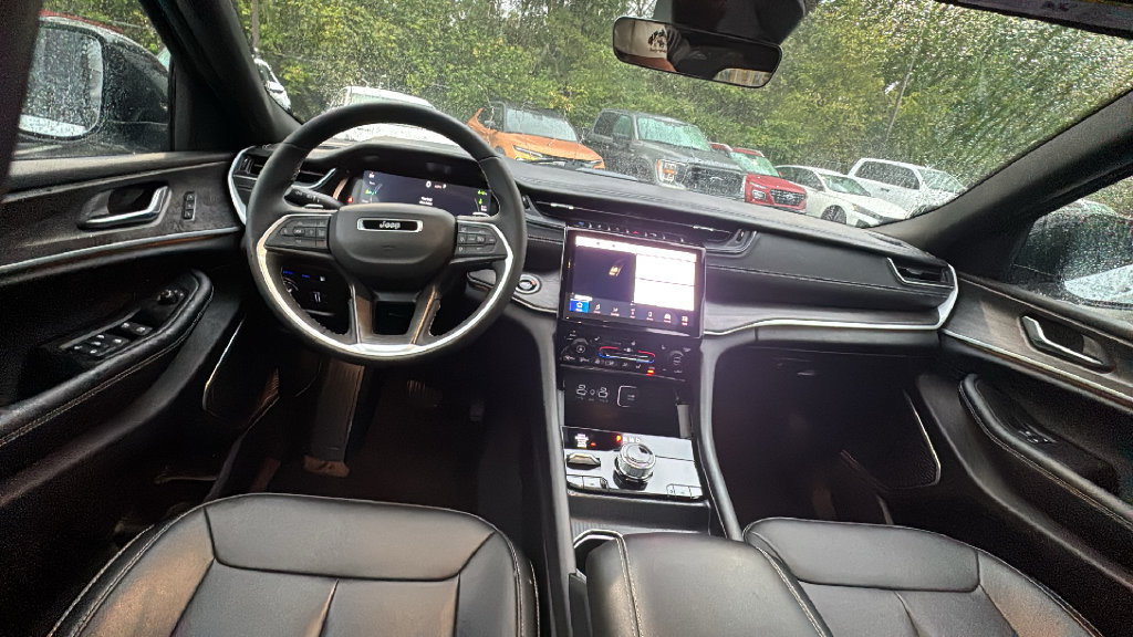 Used 2025 Jeep Grand Cherokee Limited 4xe AWD/4WD image 8
