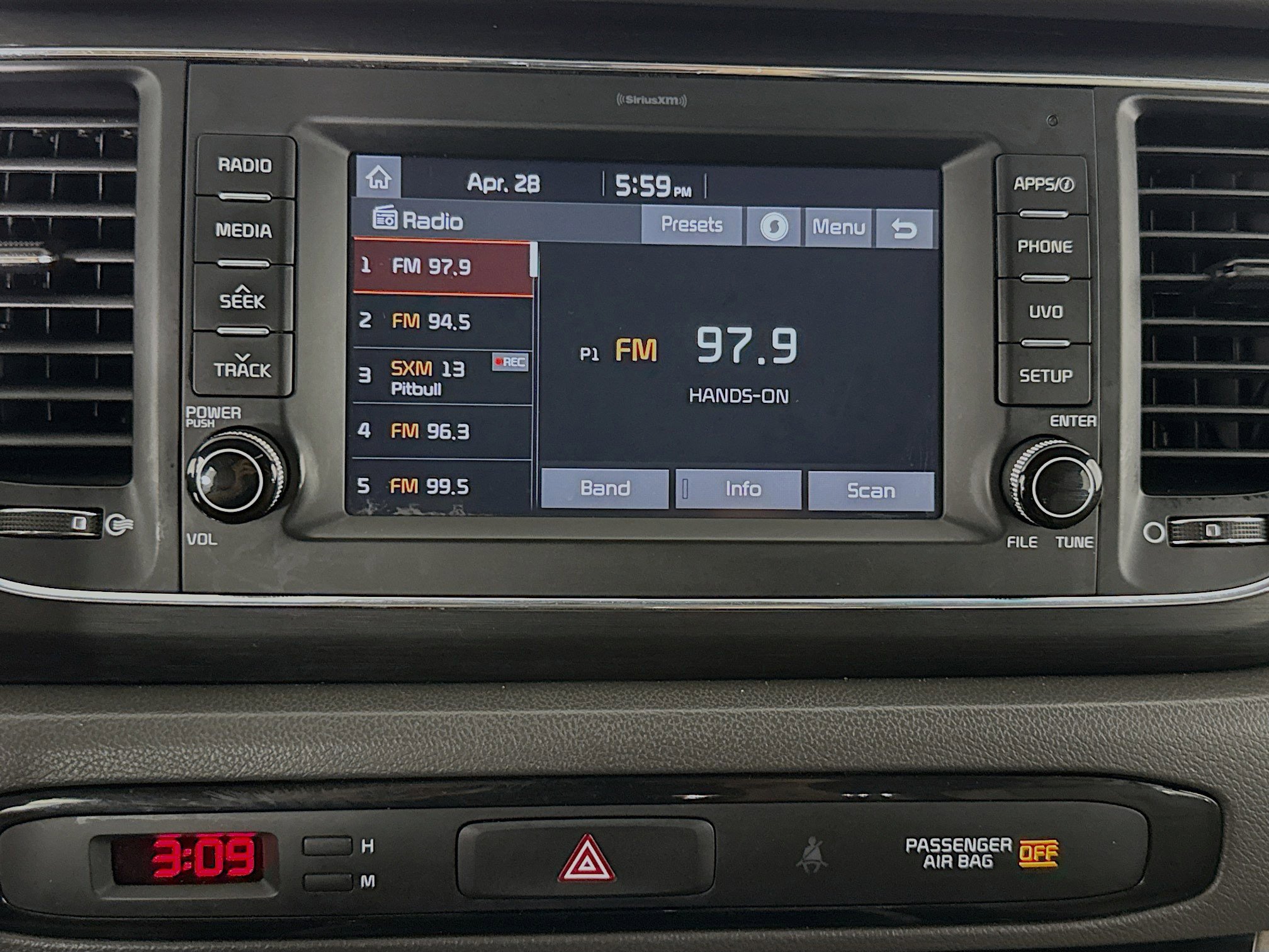 Used 2018 Kia Sedona LX w/ LX Essentials Premium Package FWD image 17