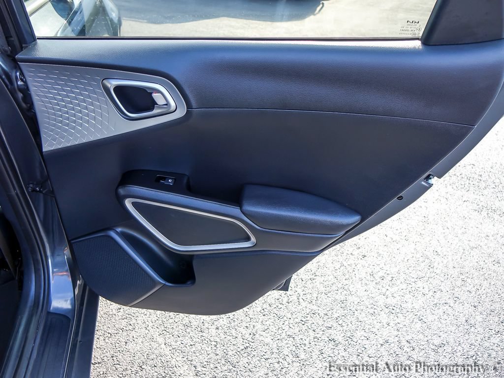 Used 2025 Kia Soul LX w/ LX Technology Package FWD image 20