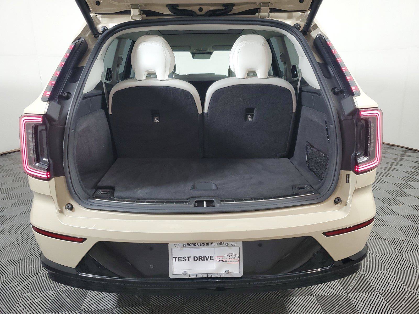 Used 2025 Volvo EX90 Ultra AWD/4WD image 8
