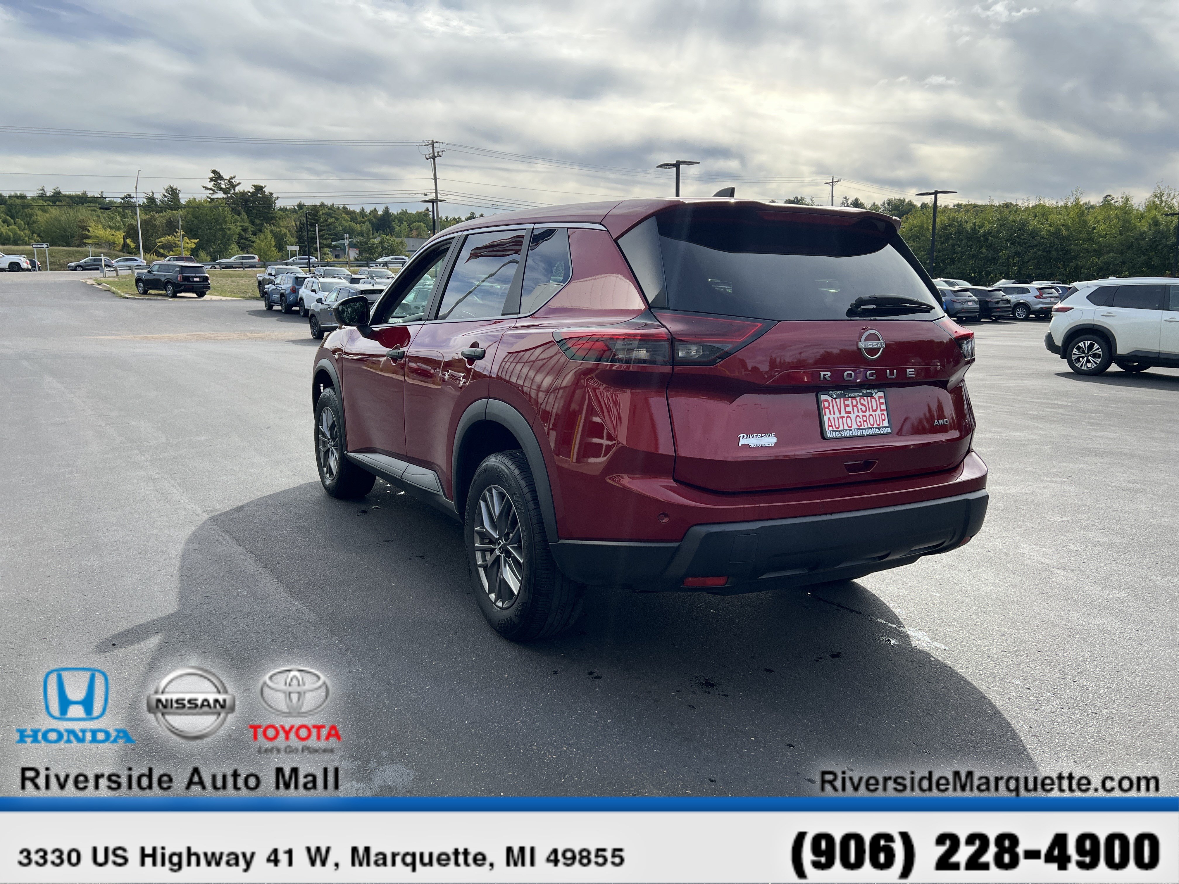 Used 2025 Nissan Rogue S AWD/4WD image 6