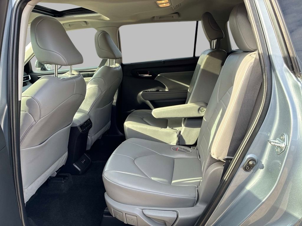 Used 2024 Toyota Highlander XLE image 16