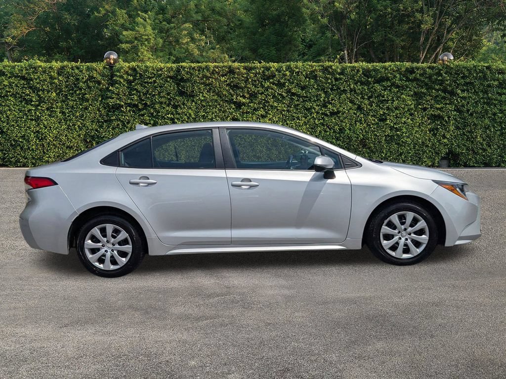 Used 2025 Toyota Corolla LE FWD image 3
