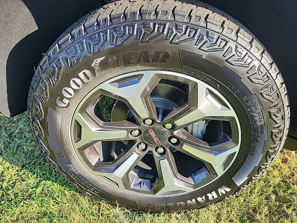 New 2026 GMC Yukon XL AT4 Ultimate w/ LPO, Floor Liner Package image 9