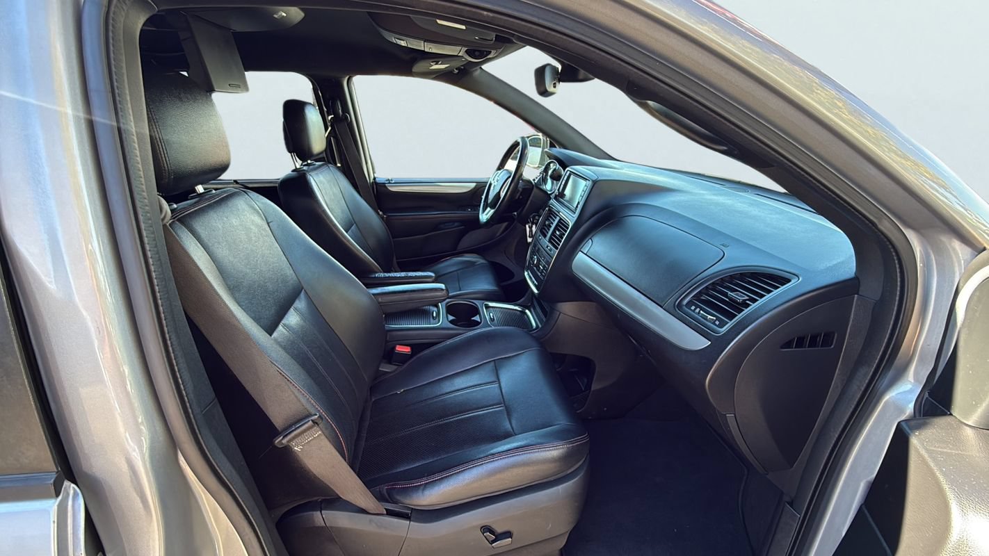 Used 2018 Dodge Grand Caravan GT FWD image 16