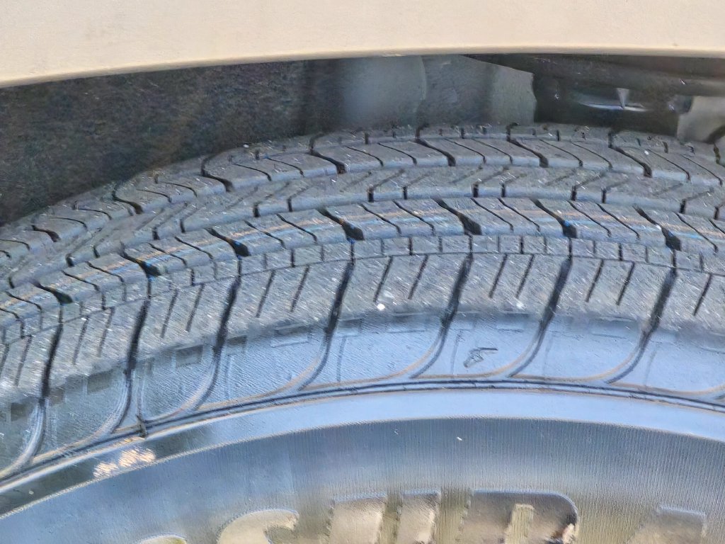 Certified 2023 Chevrolet Traverse LT FWD image 28