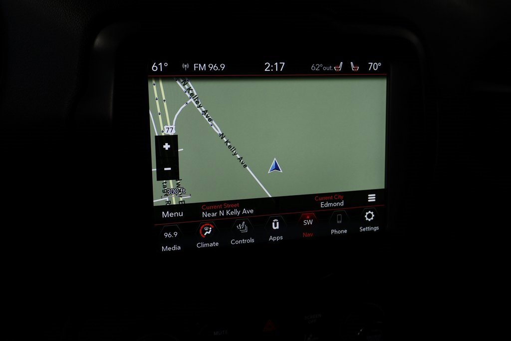 Used 2023 Jeep Renegade Latitude w/ Premium Group image 9