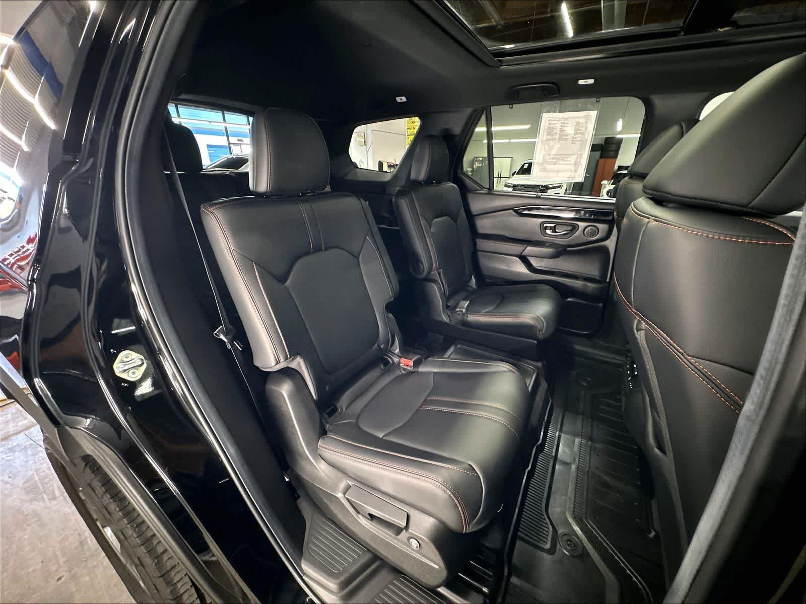 Used 2025 Honda Pilot TrailSport image 28