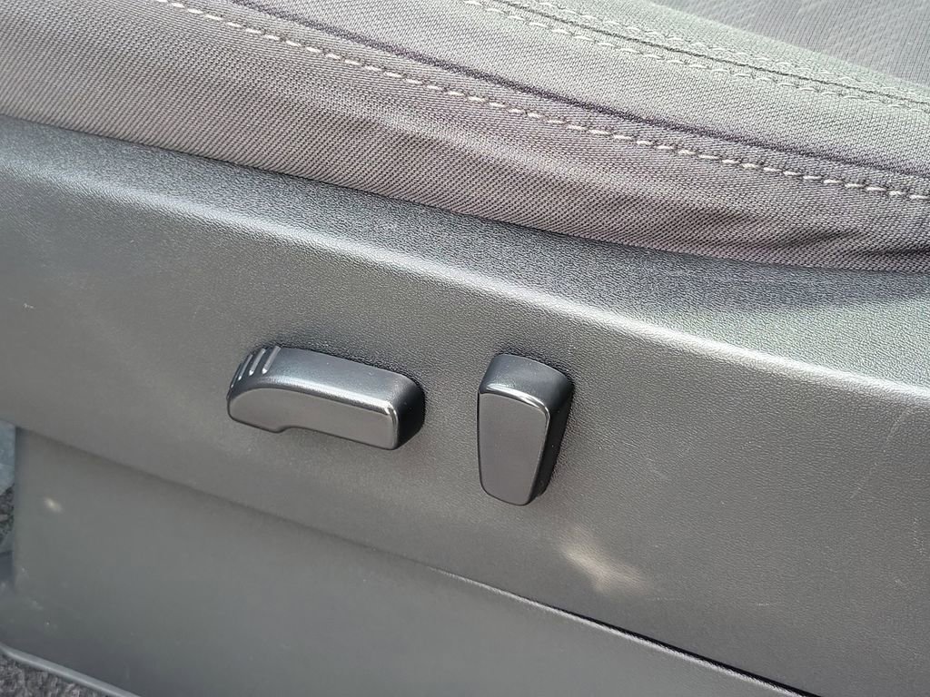 Used 2023 Nissan Frontier SV w/ SV Convenience Package image 18