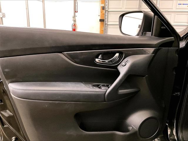 Used 2019 Nissan Rogue SV AWD/4WD image 22