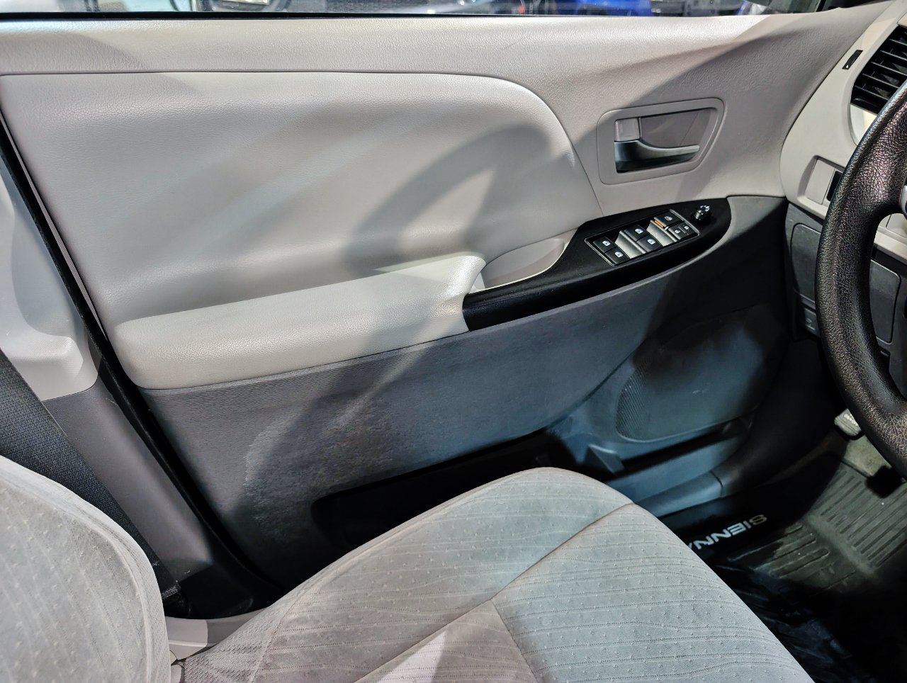 Used 2020 Toyota Sienna LE AWD/4WD image 33