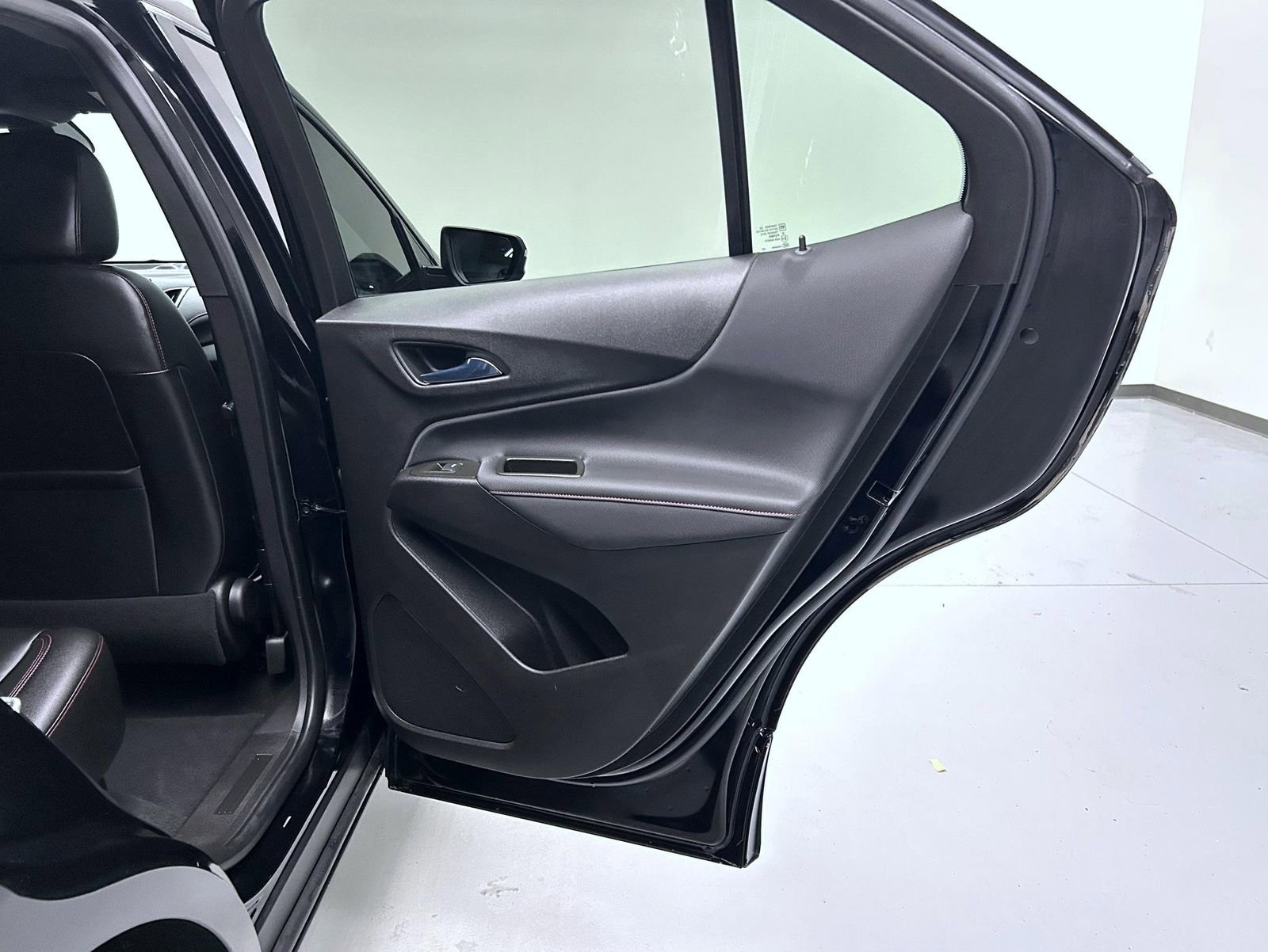 Used 2024 Chevrolet Equinox RS w/ RS Leather Package image 17