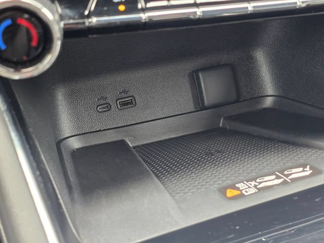 Used 2025 Chevrolet Traverse LT w/ LPO, Floor Liner Package FWD image 33