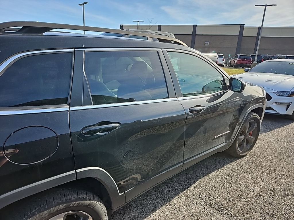 Used 2019 Jeep Cherokee Limited image 8