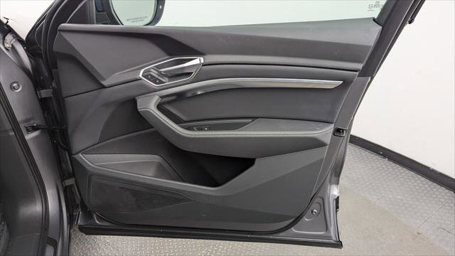 Used 2021 Audi e-tron Premium w/ Convenience Plus Package image 17