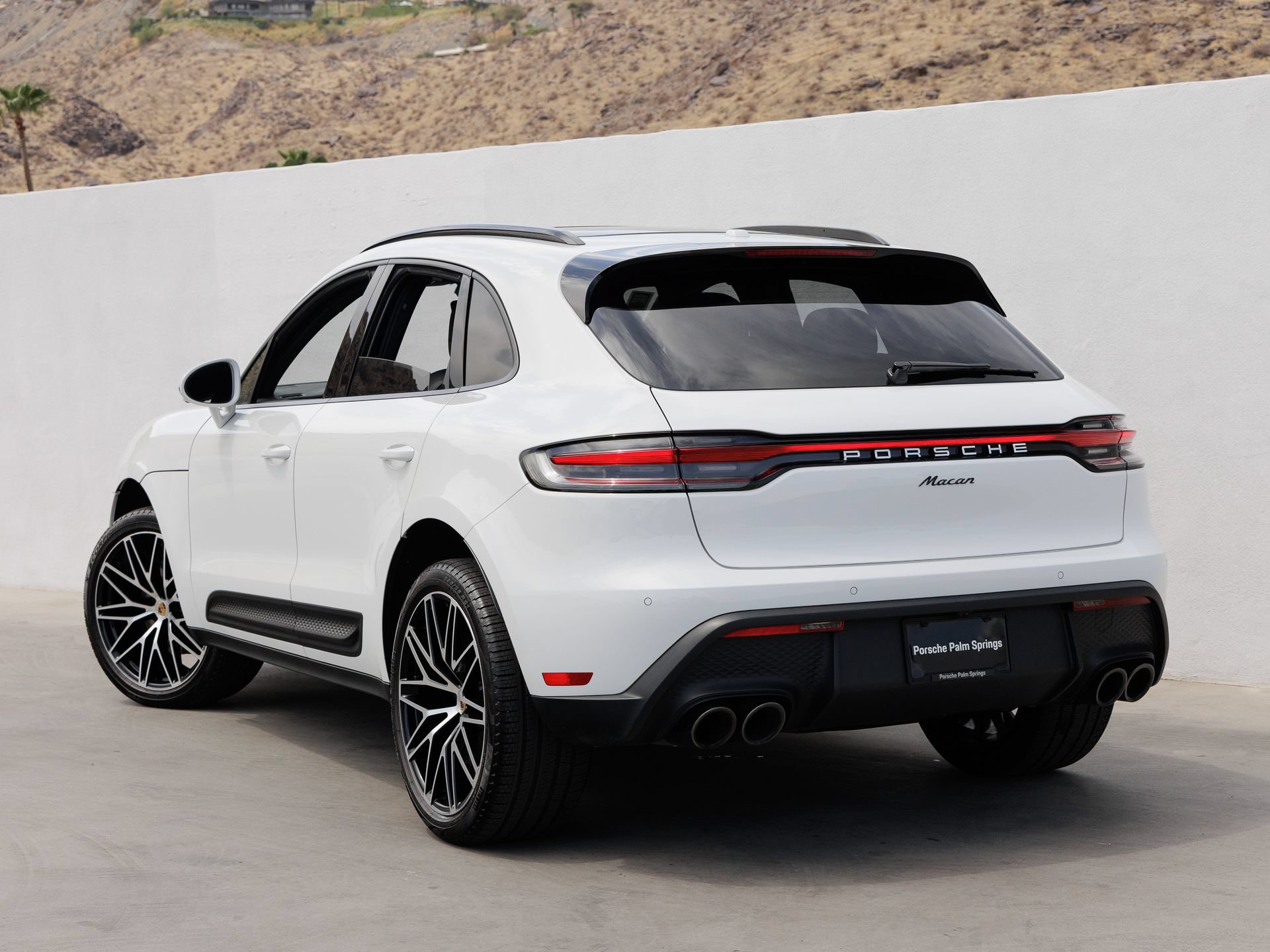 Certified 2026 Porsche Macan AWD/4WD image 3