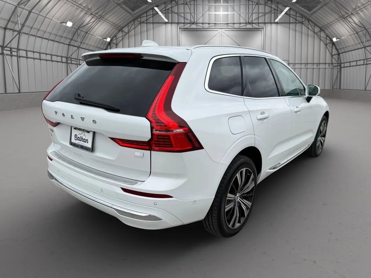 Used 2022 Volvo XC60 T8 Inscription w/ Advanced Package image 5