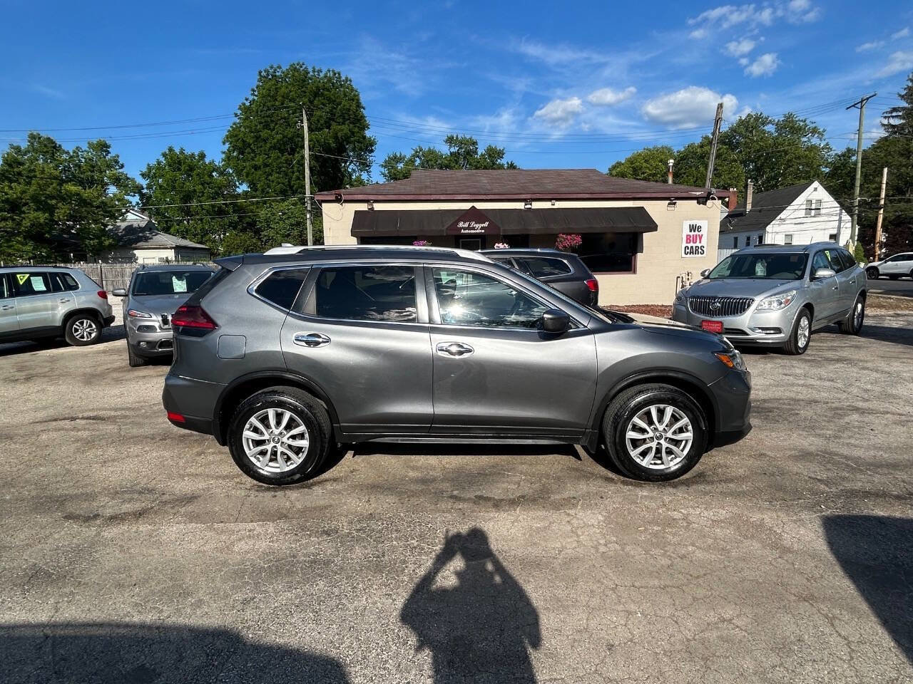 Used 2018 Nissan Rogue SV AWD/4WD image 13
