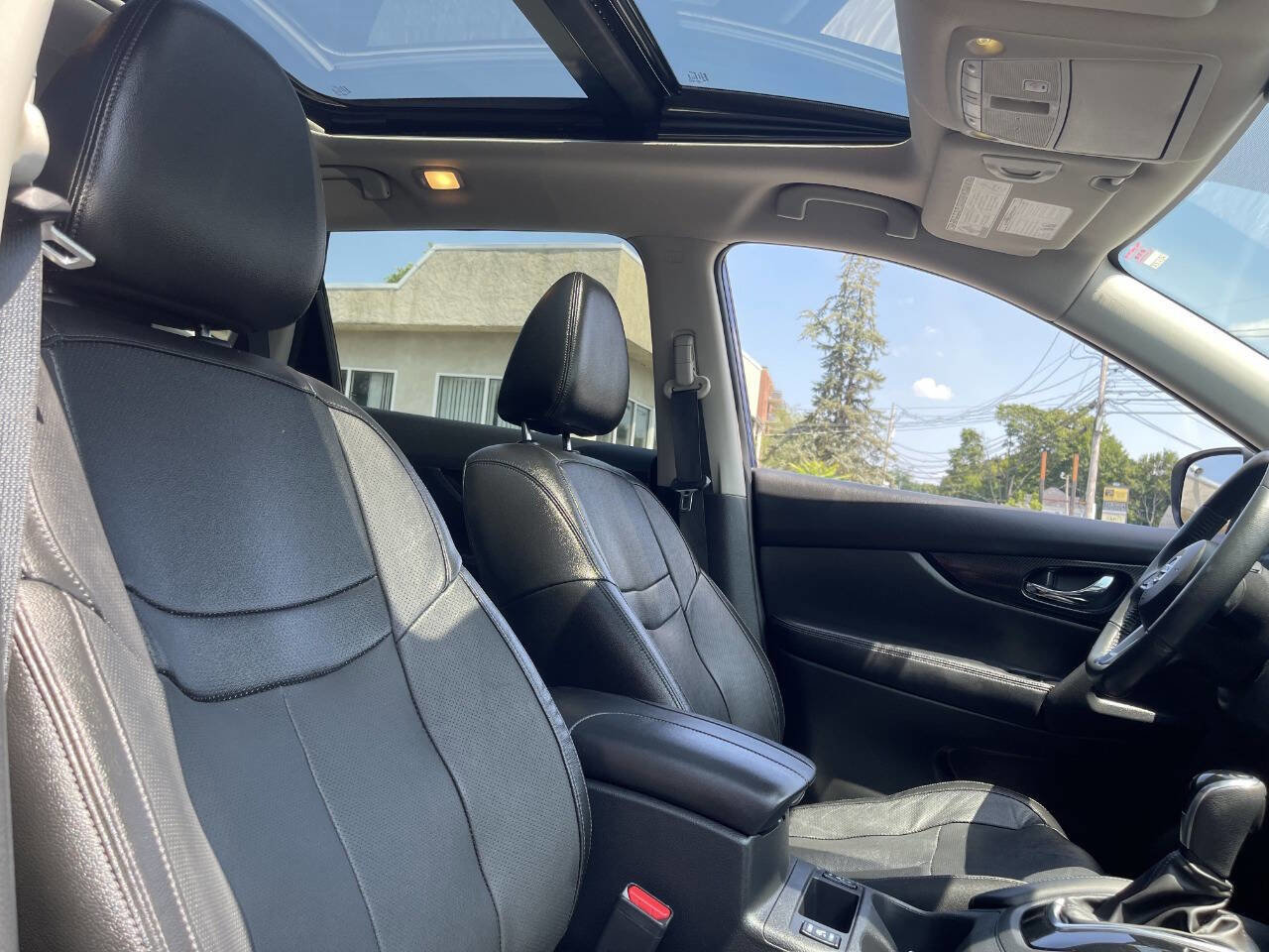 Used 2017 Nissan Rogue SL w/ SL Premium Package image 29