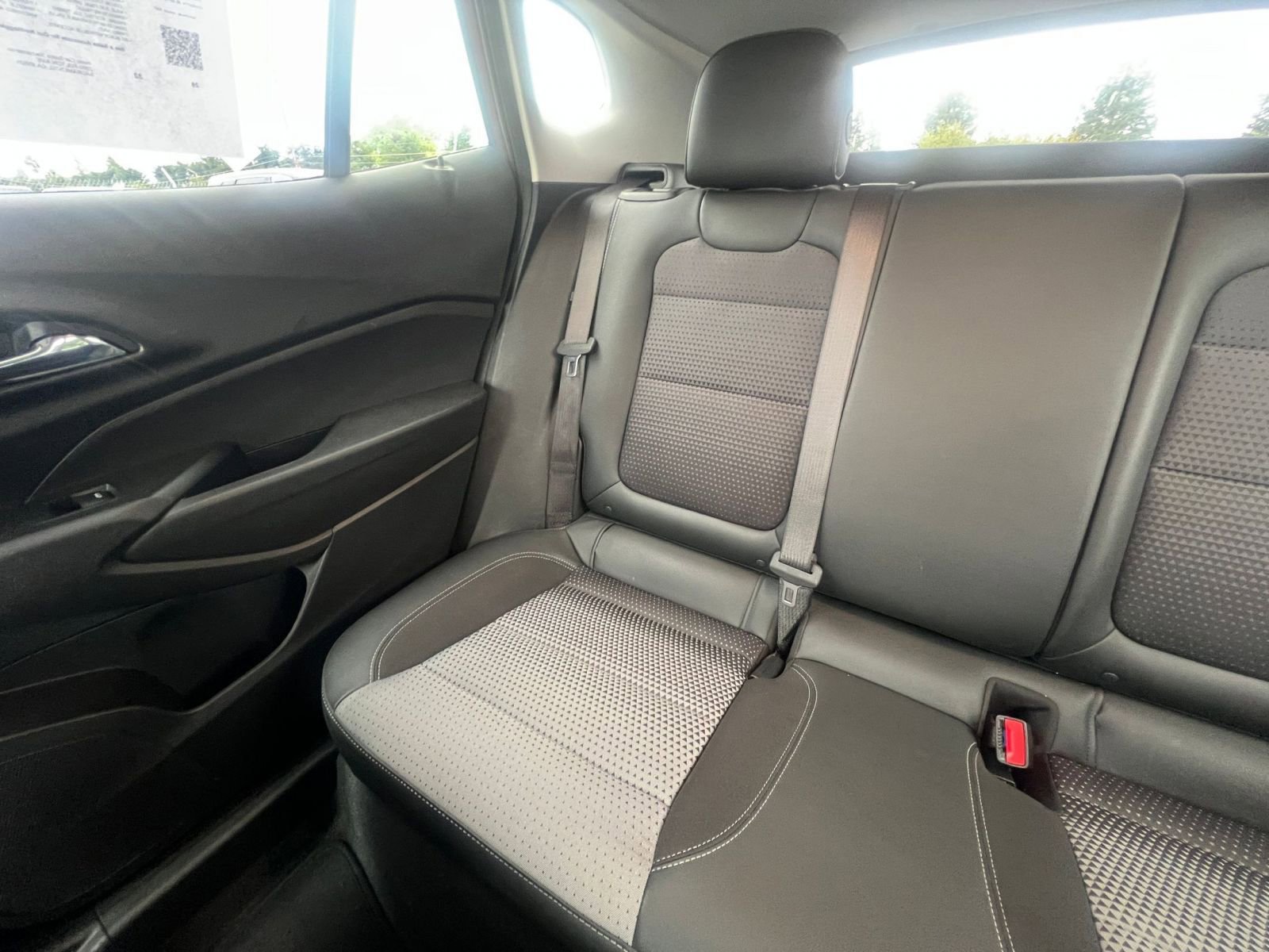 Used 2025 Chevrolet Trax LT image 39