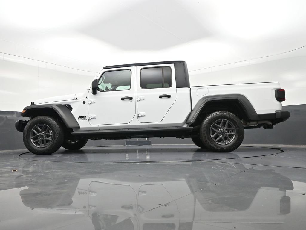 Used 2025 Jeep Gladiator Sport AWD/4WD image 29