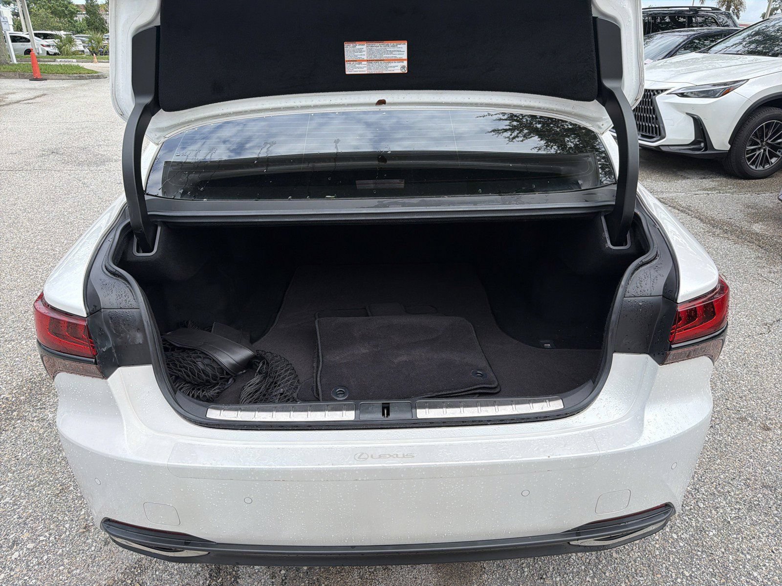 Used 2023 Lexus LS 500 w/ Accessory Package (Z2) RWD image 12