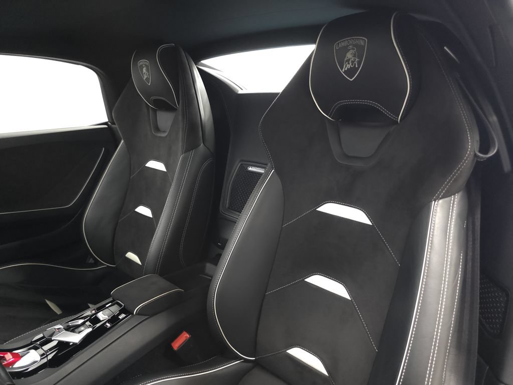 Used 2022 Lamborghini Huracan EVO RWD image 13