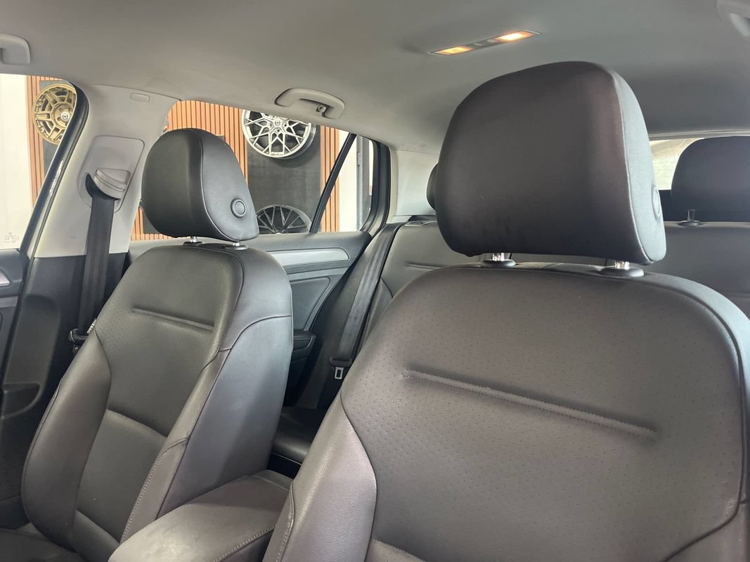 Used 2015 Volkswagen Golf TDI S FWD image 31