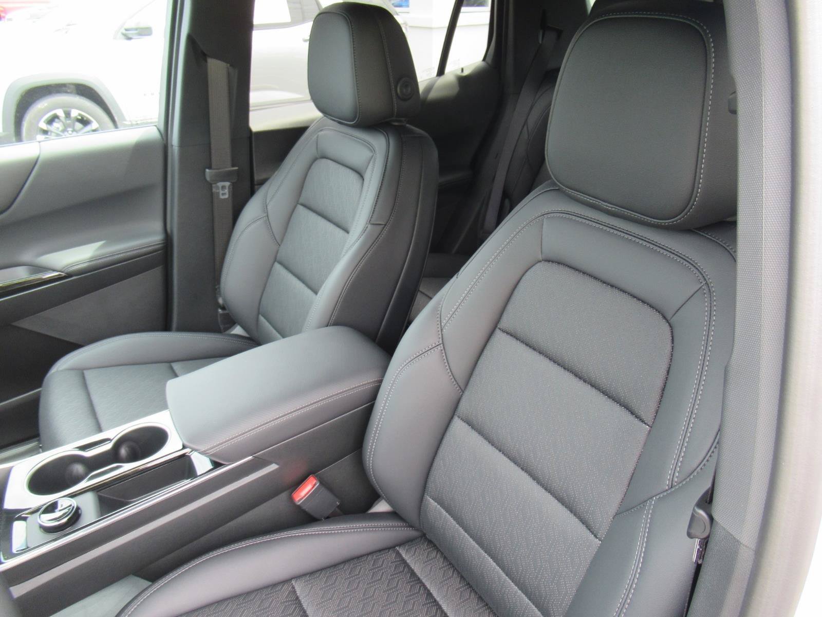 Used 2026 Chevrolet Equinox LT w/ Convenience Package II FWD image 17
