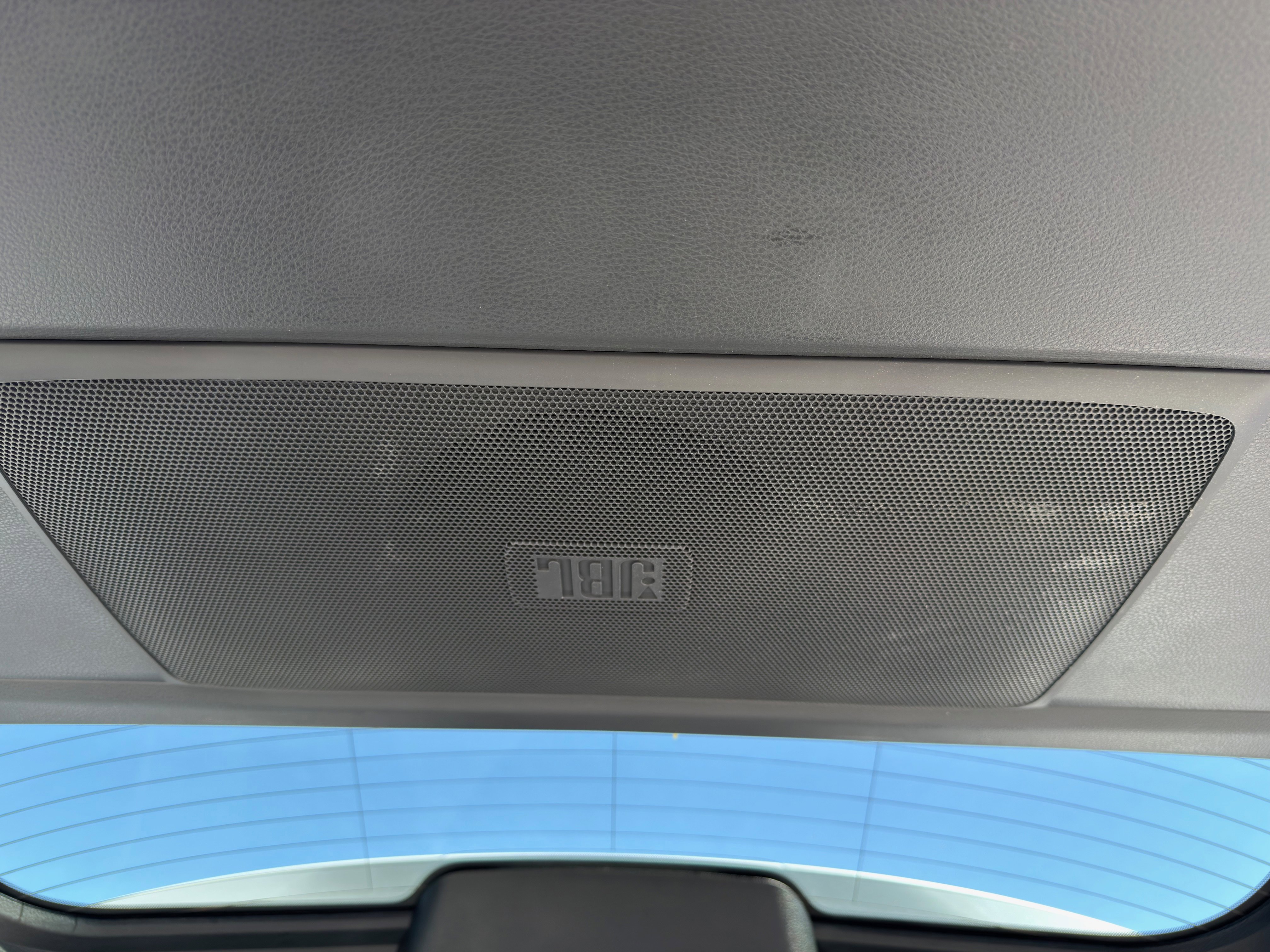 Used 2023 Toyota Sienna Limited image 18