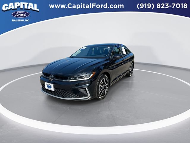 Used 2025 Volkswagen Jetta SE FWD image 4