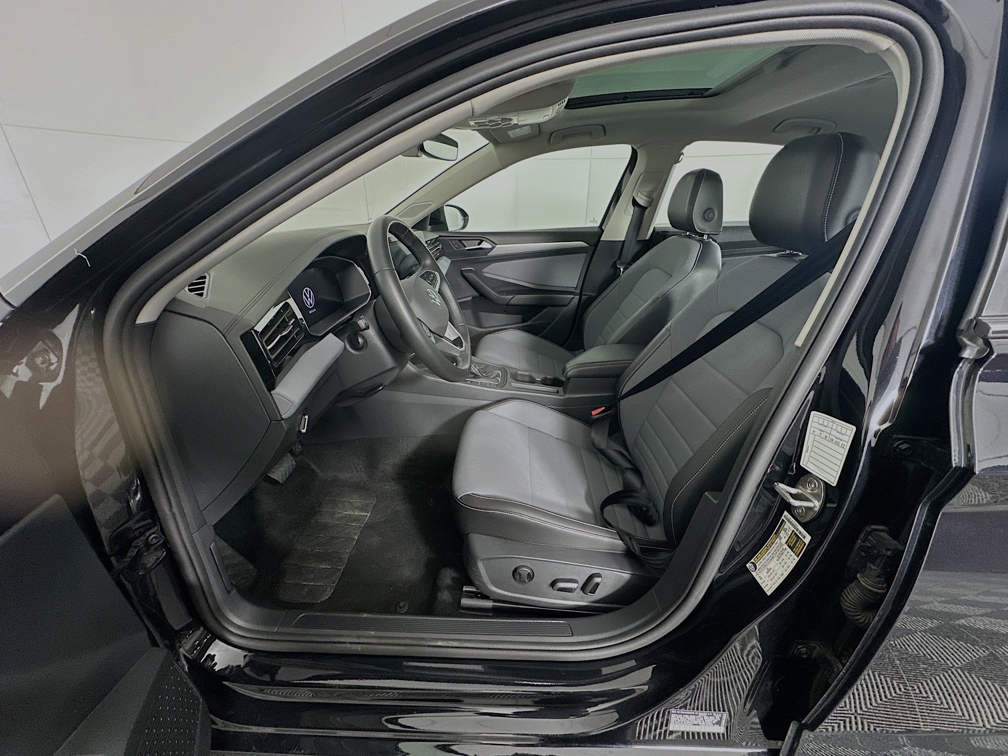 Used 2025 Volkswagen Jetta SE image 10