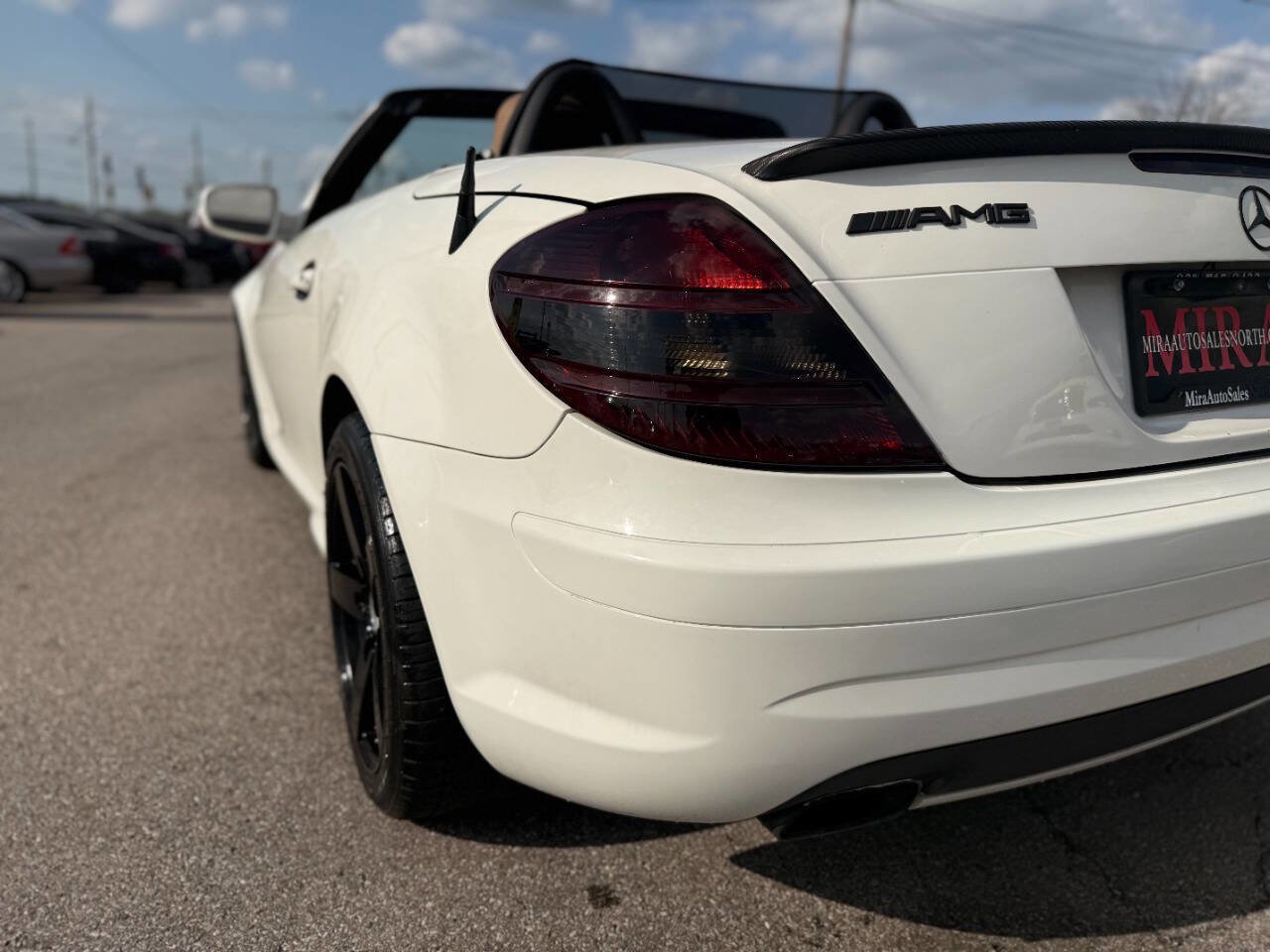 Used 2011 Mercedes-Benz SLK 300 image 18
