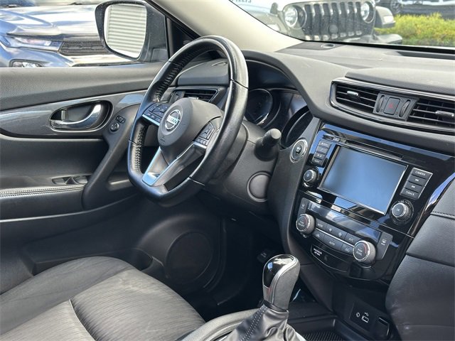 Used 2020 Nissan Rogue SV image 32